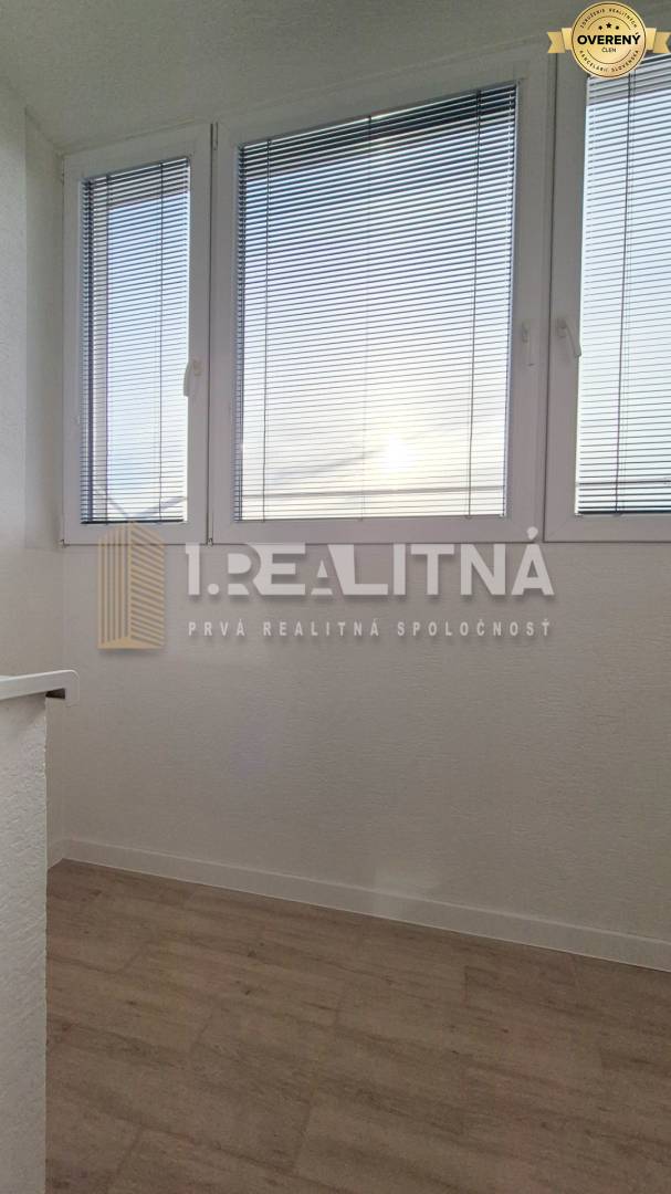 3 izbový byt v Prievidzi na sídlisku Zápotočky - loggia.jpg