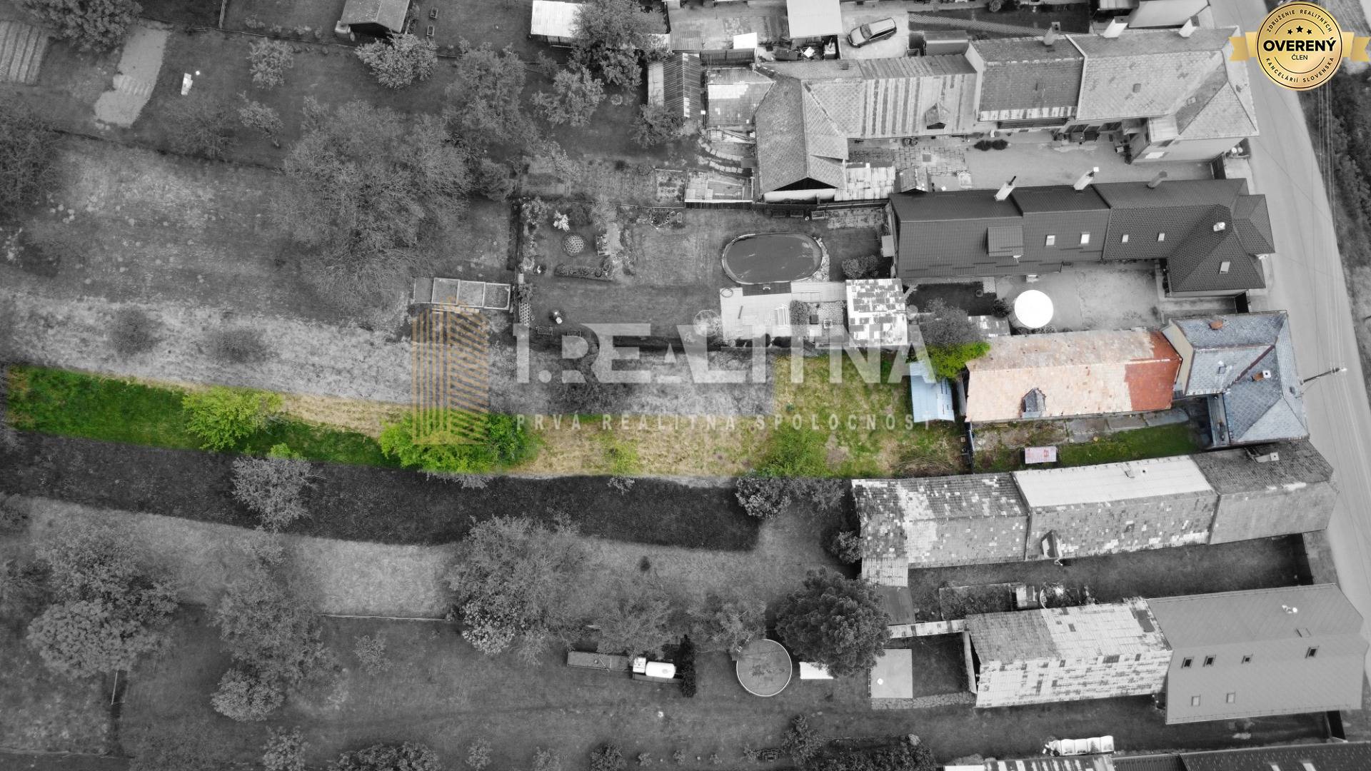 upravená bez bordelu v ciernobielej.jpg