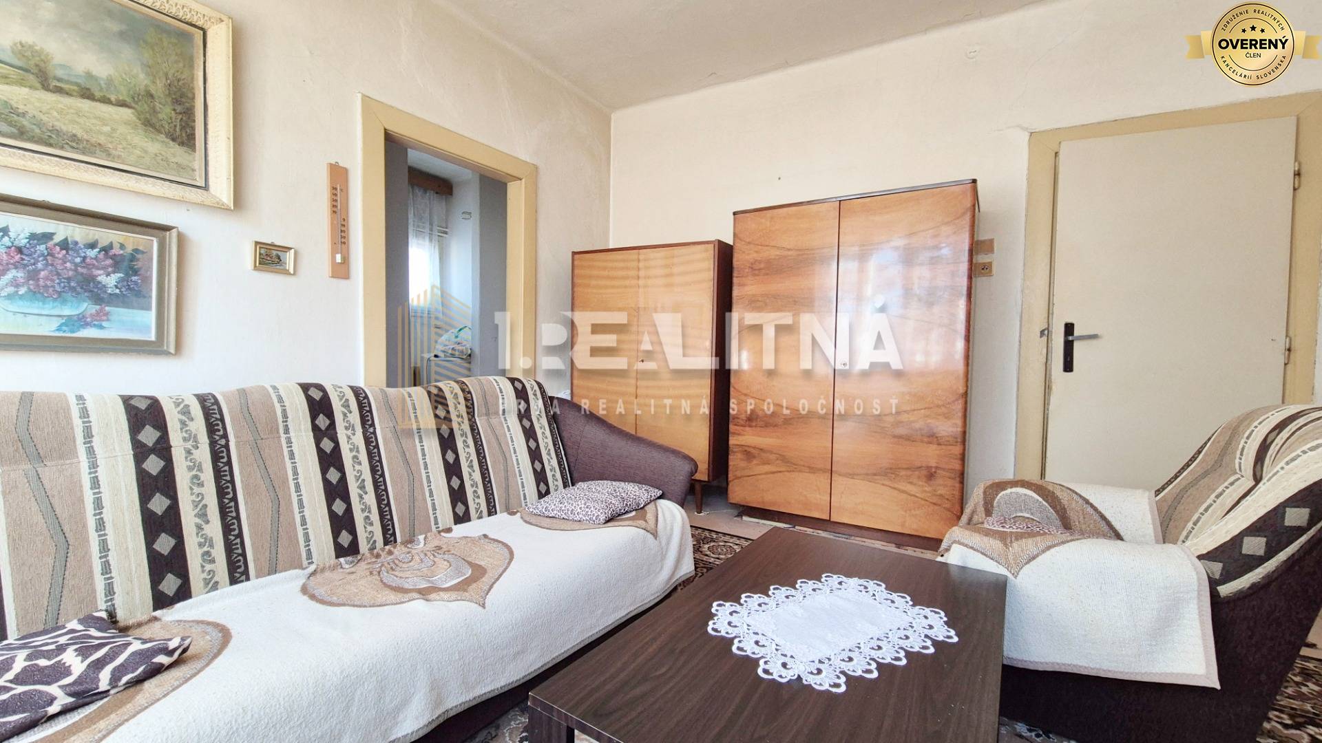 Obývačka s možnosťou prepojenia s kuchyňou.jpg