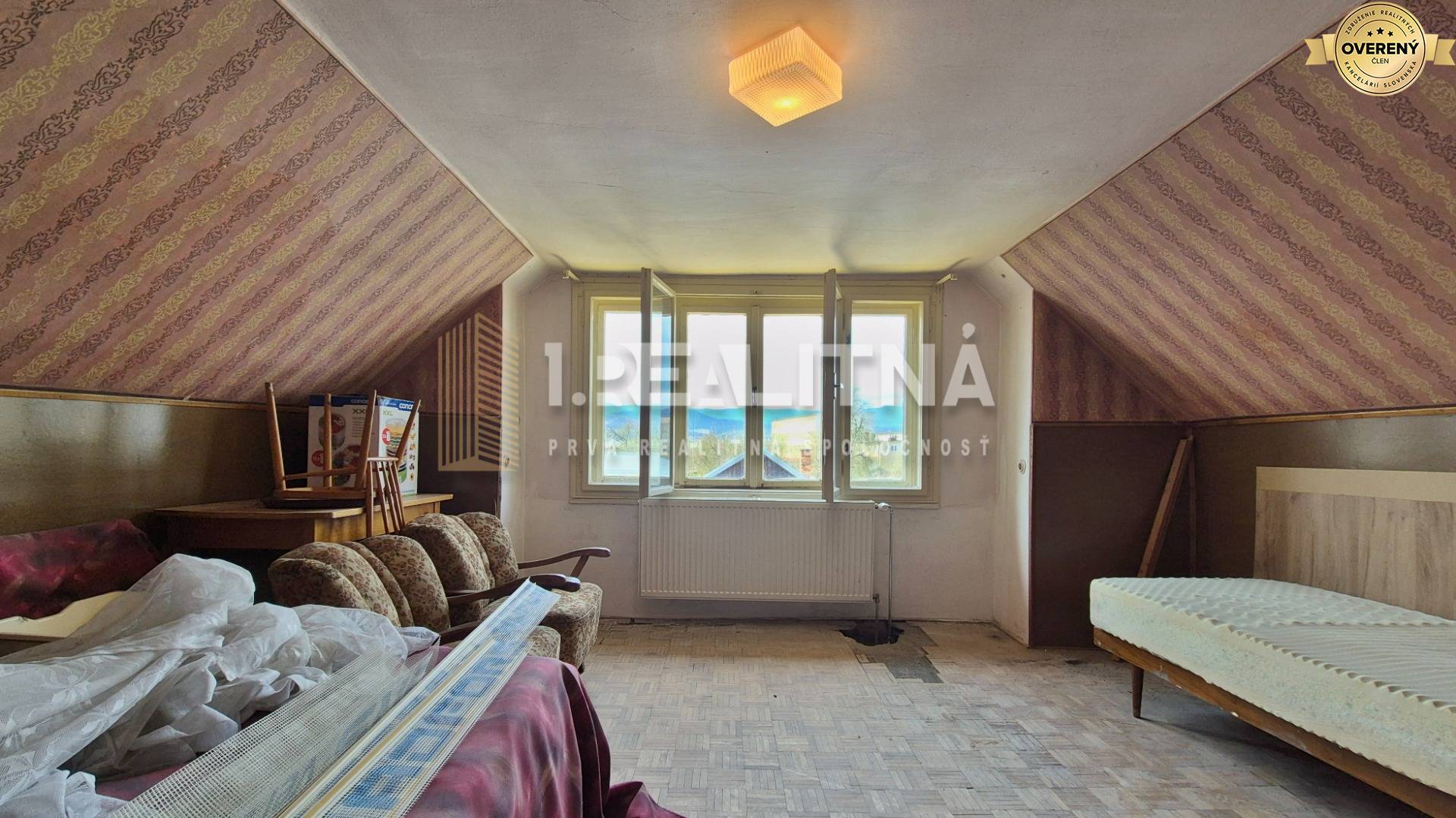 Obytná izba na povale orientovaná do dvora.jpg